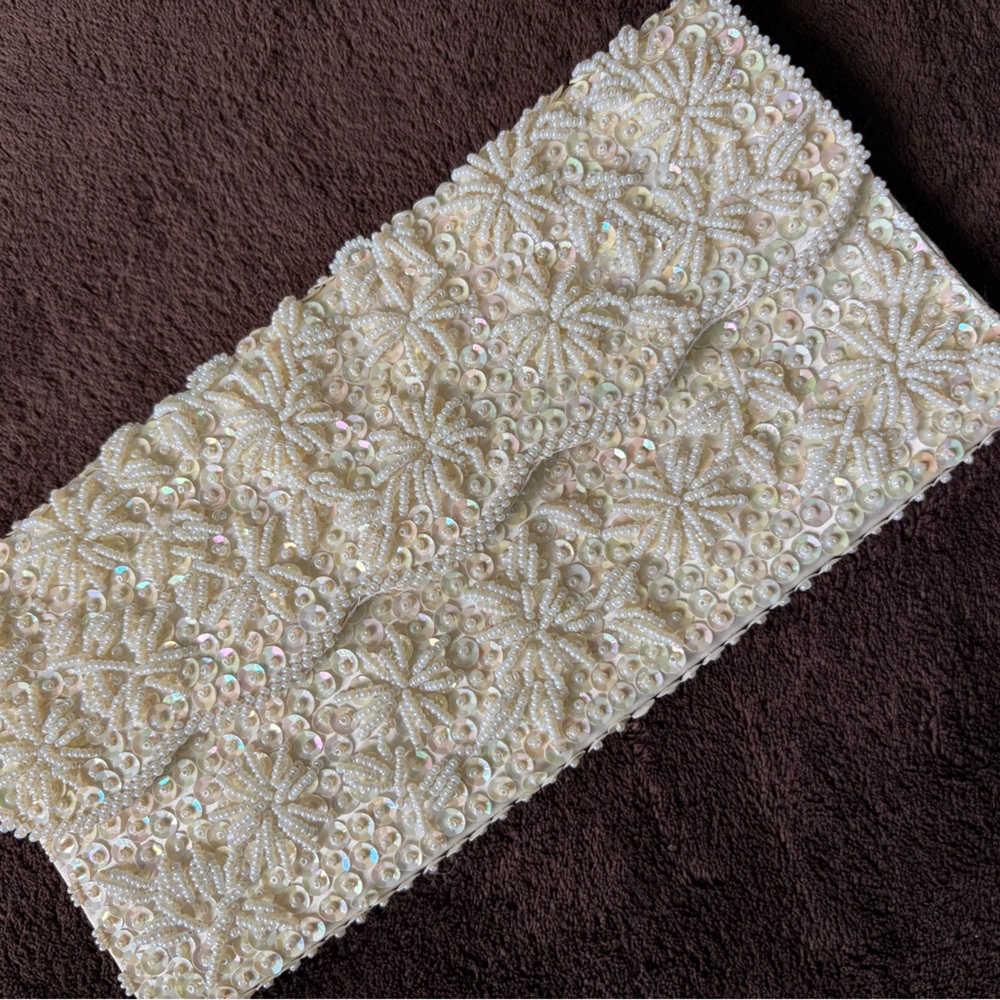 Vintage 50s 60s White Beaded Purse. All beading intact, clean. Gorgeous piece!